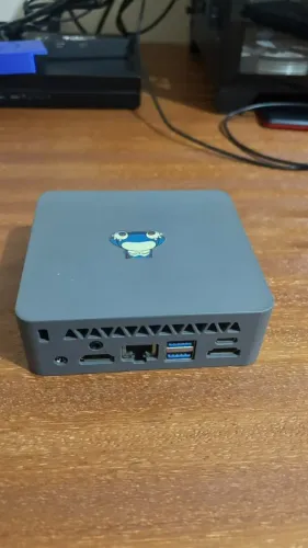 Mini PC AMD Ryzen 5 4500U - 8GB RAM / 120GB - Compacto