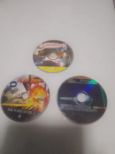 Lote com 3 jogos prensados de época de Playstation 2