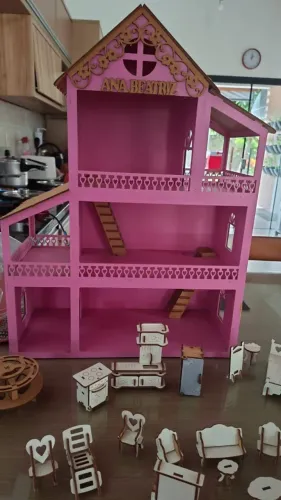 Casinha de MDF com mobiliário