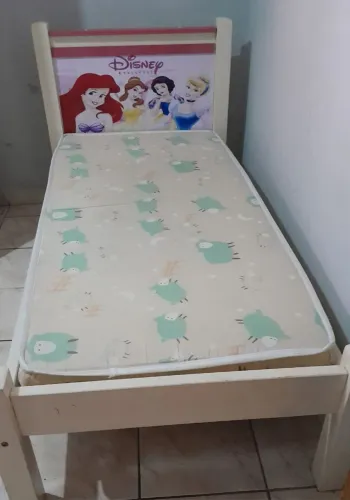 Cama infantil de madeira 