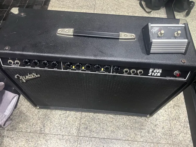 Amplificador Fender Frontman 212R em Ótimas condições