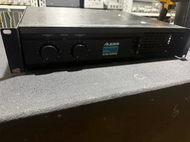 ALESIS MATICA power amplificador model 900