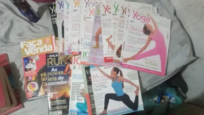 Lote com 20 revistas Vida e Yoga + brinde