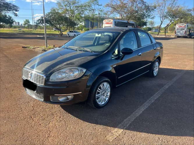 Fiat Linea Essence 1.8 Flex 16V 4P 2013