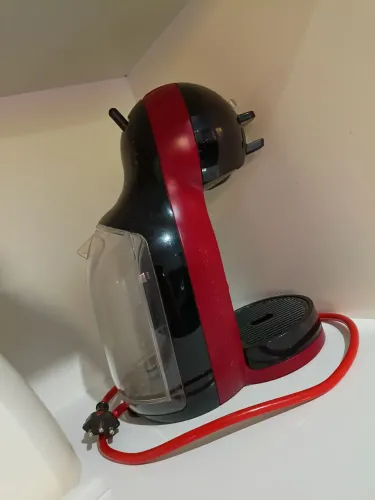 Cafeteira Dolce Gusto Arno Mini Me Vermelha e Preta - Seminova