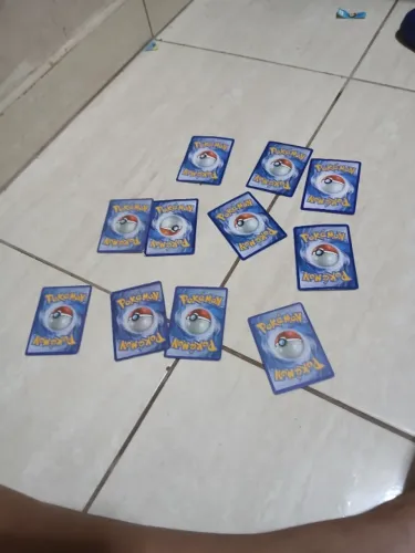 Vendo essas cartas de pokemon