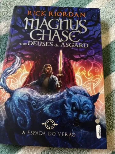 Livro - Magnus Chase e os deuses de Asgard
