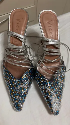 Sapatos semi novos