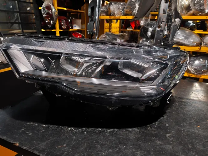 Farol esquerdo GWM Haval H6