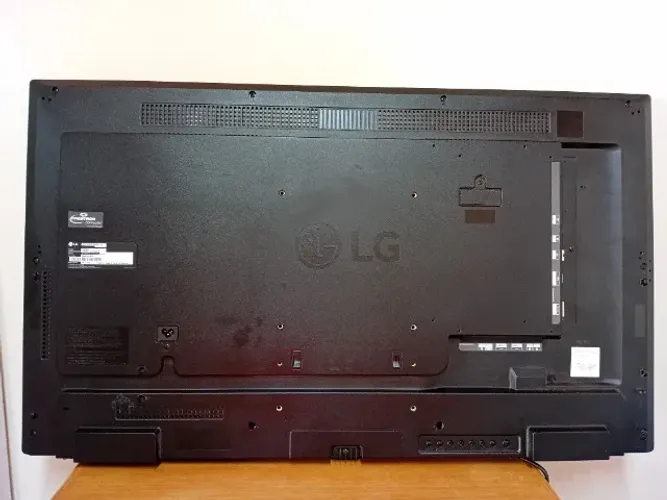 LG 43SE3KE-B 43" Signage Profissional - Tela Quebrada - Para Peças