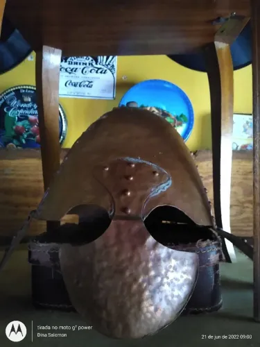 elmo ou capacete medieva em cobre modelo Barbuta
