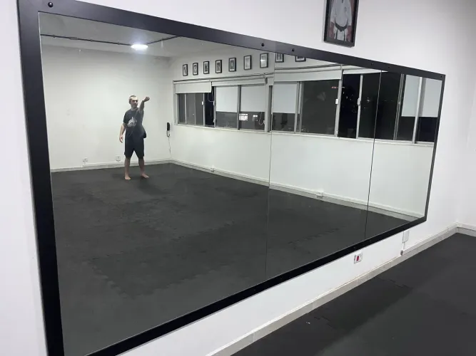 Espelho Grande para Academia, Dojo, Dança ou Estúdio - 3 Peças com Moldura Preta