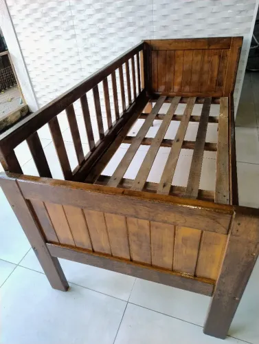 Mini cama infantil de madeira 