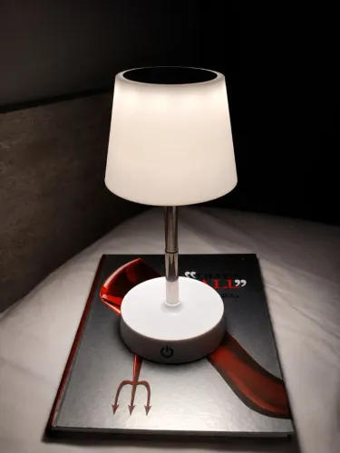 Luminária de Mesa LED Sem Fio Recarregável - Nova na Caixa