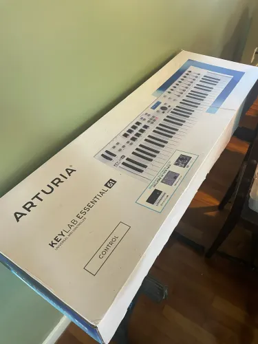 Controlador Arturia Keylab Essencial 61