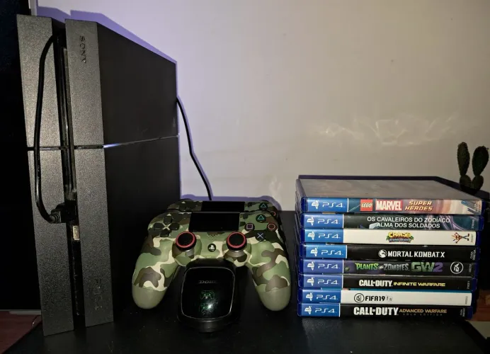 PS4 FAT SONY SEMINOVO CONSERVADO E FUNCIONANDO + 2 CONTROLES E 8 JOGOS ORIGINAIS 