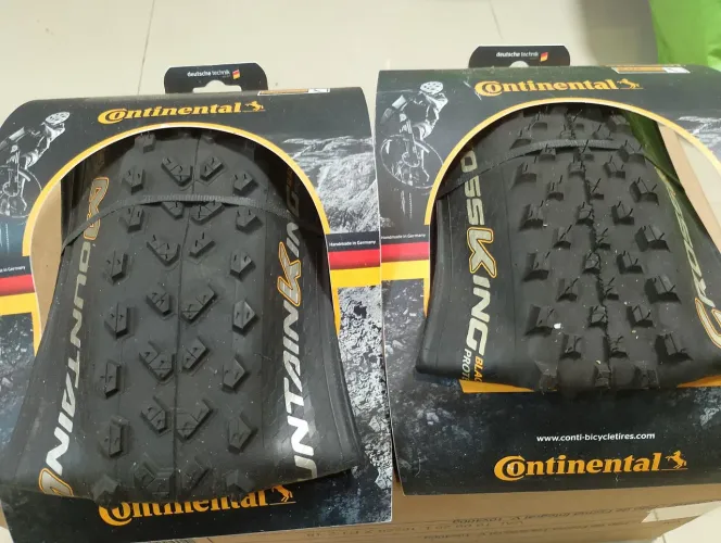 Par de pneus continental Cross king e mountain king 2.3