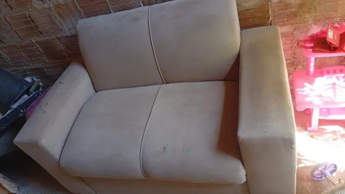 Vende-se sofa  valor negociável 