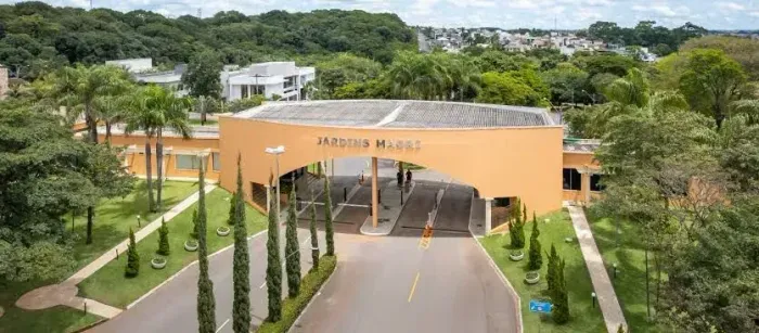 Casa de condomínio para venda tem 371 metros quadrados em Jardins Madri - Goiânia - GO