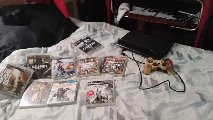 Vendo PS3 super slim hen