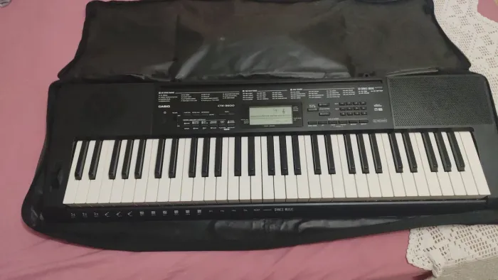Teclado instrumento em águas lindas Go