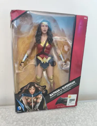 DC Multiverse Mulher-Maravilha 30 cm - Filme Batman vs Superman: A Origem da Justiç