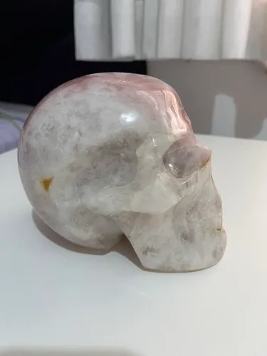 Caveira em Quartzo Rosa Natural Esculpida - Peça Decorativa e Colecionável