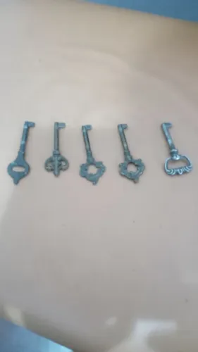 Chaves antigas de porta em metal