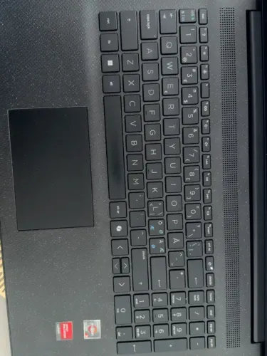 Notebook HP 17 Ryzen 3 7320U 8GB DDR5 SSD NVMe 256GB Tela 17,3 Windows 11