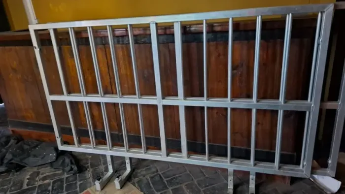 Guarda corpo de aluminio 2x107 metros proteção para praticavel contem 4 unidades