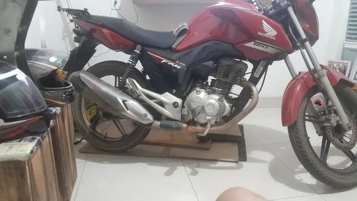 Segundo dono moto bacana tudo ok , nela .