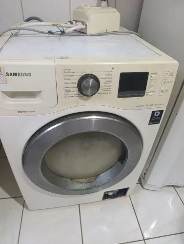 Máquina lava e seca com defeito