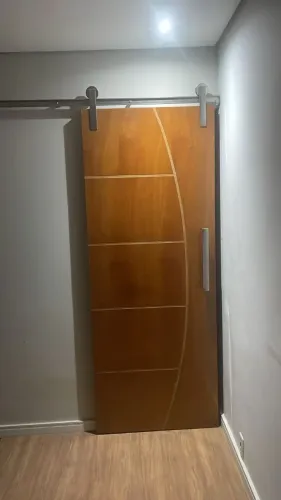 PORTA DE CORRER DE MADEIRA , valor de 400,00