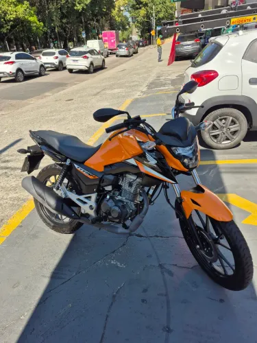 Vende-se titan 160 ano 2025 moto impecável