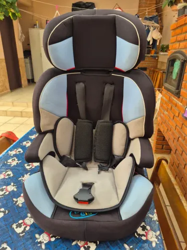 Cadeira infantil para carro 0 a 36 kg.