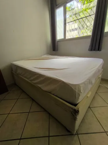 DOAÇÃO Base baú com Colchão e Roupas de Cama