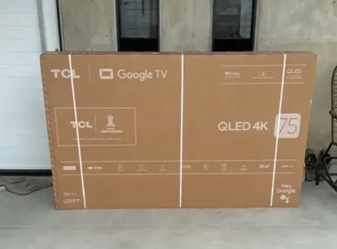 Smart TV TCL 75? QLED 4K P7K, nova, lacrada, com nota fiscal e garantia de 1 ano.