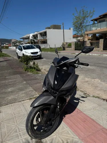VENDO YAMAHA QUASE NOVA