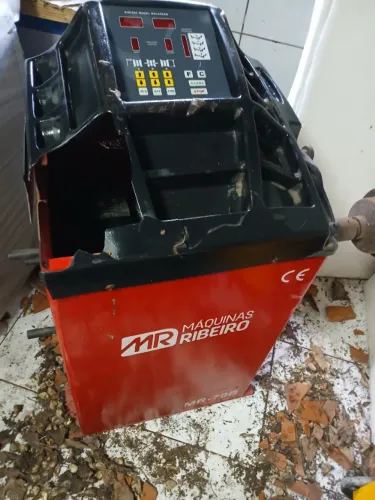 Balanceadora de Rodas Automática Computadorizada Vermelho 220V Monofásica RIBEIRO-MR-70B