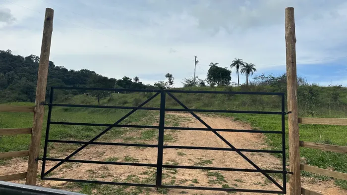 CHÁCARA de 1.000 metros EM MATEUS LEME DENTRO PORTAL SERRA AZUL
