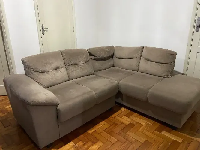 Sofá cor cinza/bege de 5 lugares 