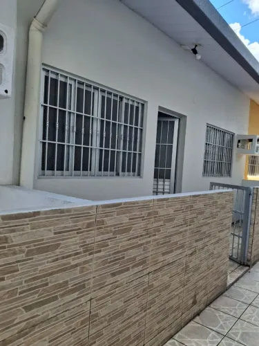 Aluga-se casa no Parque 10