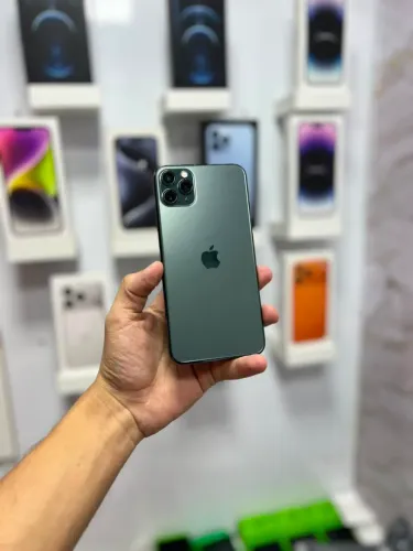 iPhone 11 Pro Max - 64GB ( Tela nova )  ?1.450,00