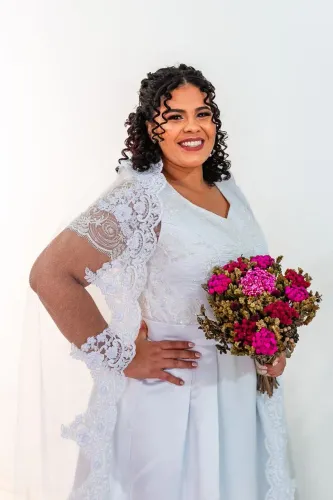 VENDO VESTIDO DE NOIVA ALFAIATARIA FEITO SOBE MEDIDA (TAMANHO G)