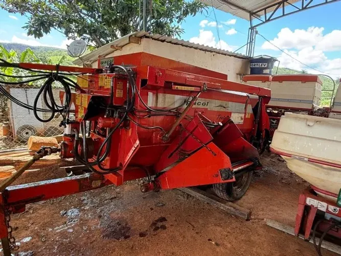 Vagão misturador Ipacol Tratormix 2.5