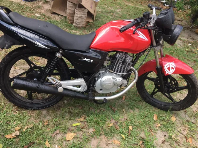 Vendo suzuki yes ano 2013