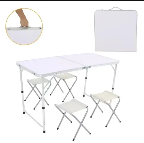 Mesa dobrável com 4 bancos nova!