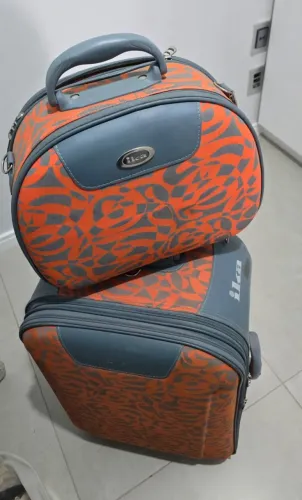 Conjunto de mala e frasqueira Vintage marca IKA