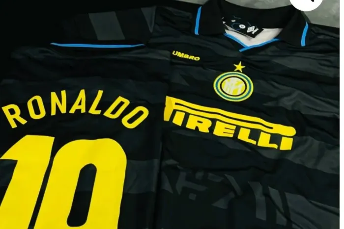 Camisa Inter de Milão Umbro retrô personalizada Ronaldo 10 tamanho M