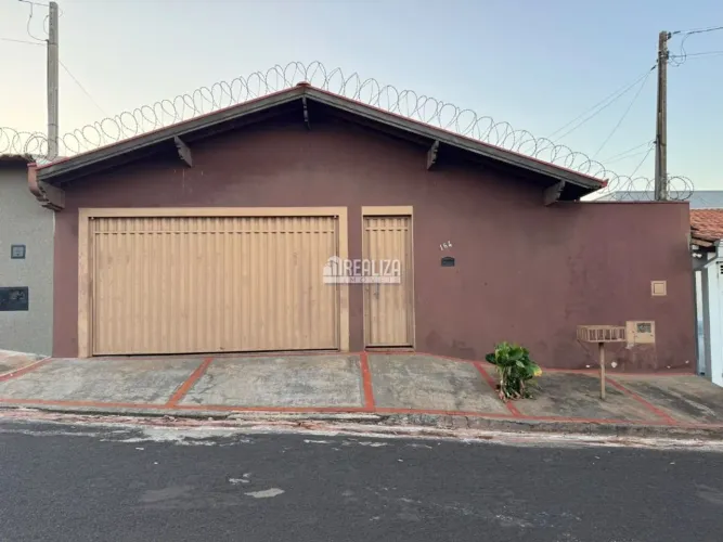 Casa com 2 Quarto(s) e 2 banheiro(s) para Alugar, 100 m² por R$ 1250 / Mês